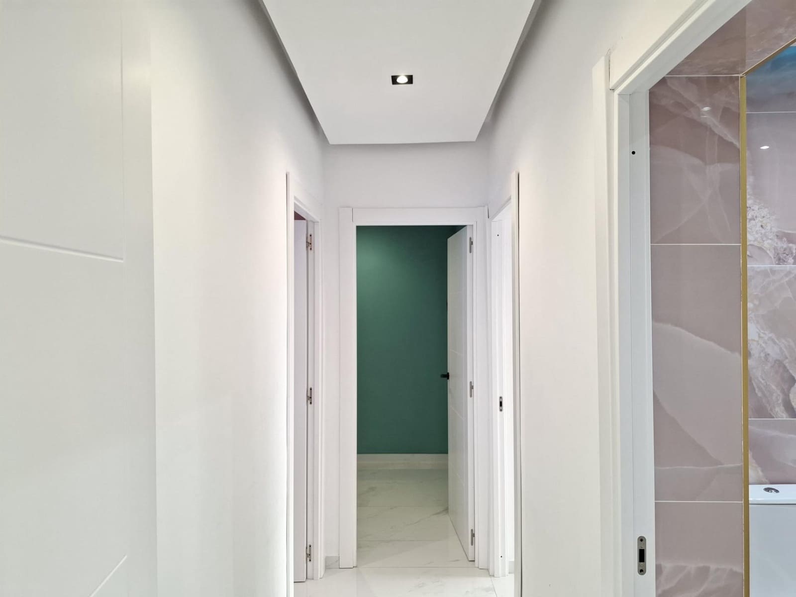 3 bedroom Flat for sale in San Pedro de Alcantara with pool - € 320,000 (Ref: 9730386)