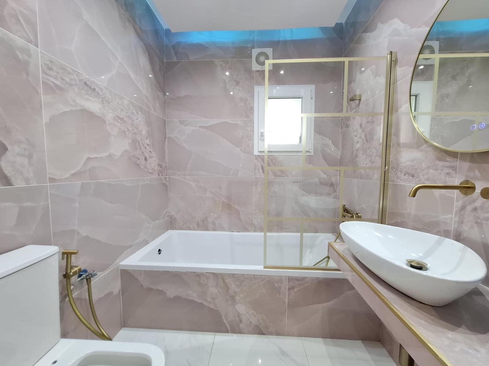 3 bedroom Flat for sale in San Pedro de Alcantara with pool - € 320,000 (Ref: 9730386)