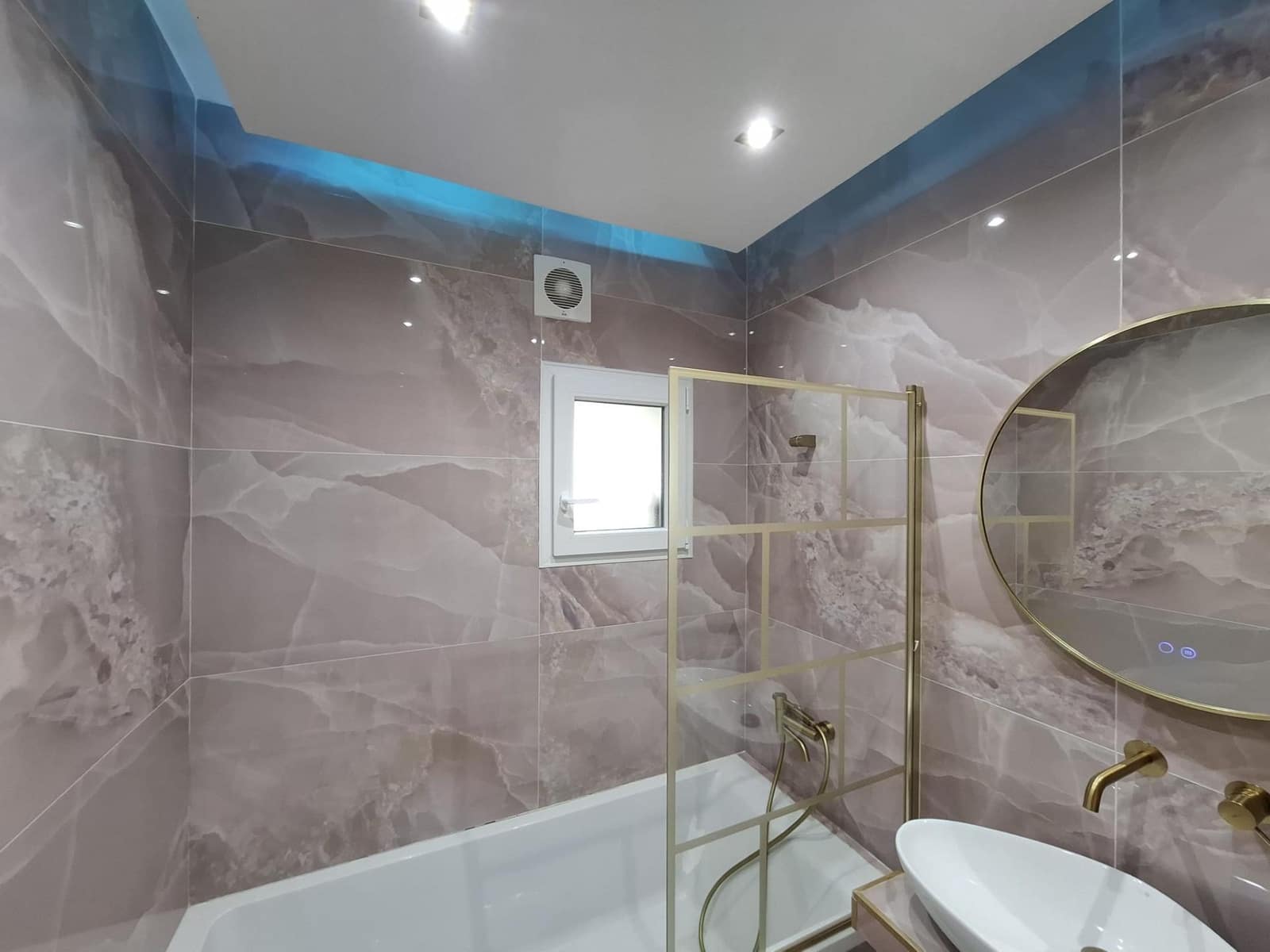 3 bedroom Flat for sale in San Pedro de Alcantara with pool - € 320,000 (Ref: 9730386)