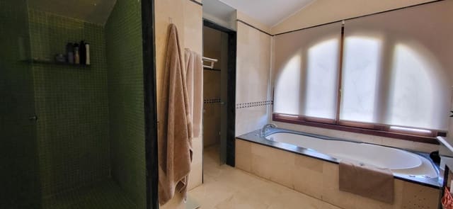 4 soverom Villa til salgs i Marbella - € 1 015 000 (Ref: 9755959)