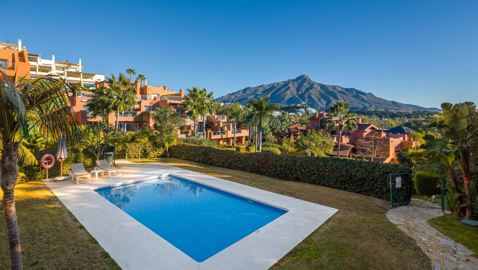 4 bedroom Apartment for sale in Marbella with pool garage - € 820,000 (Ref: 9765163)