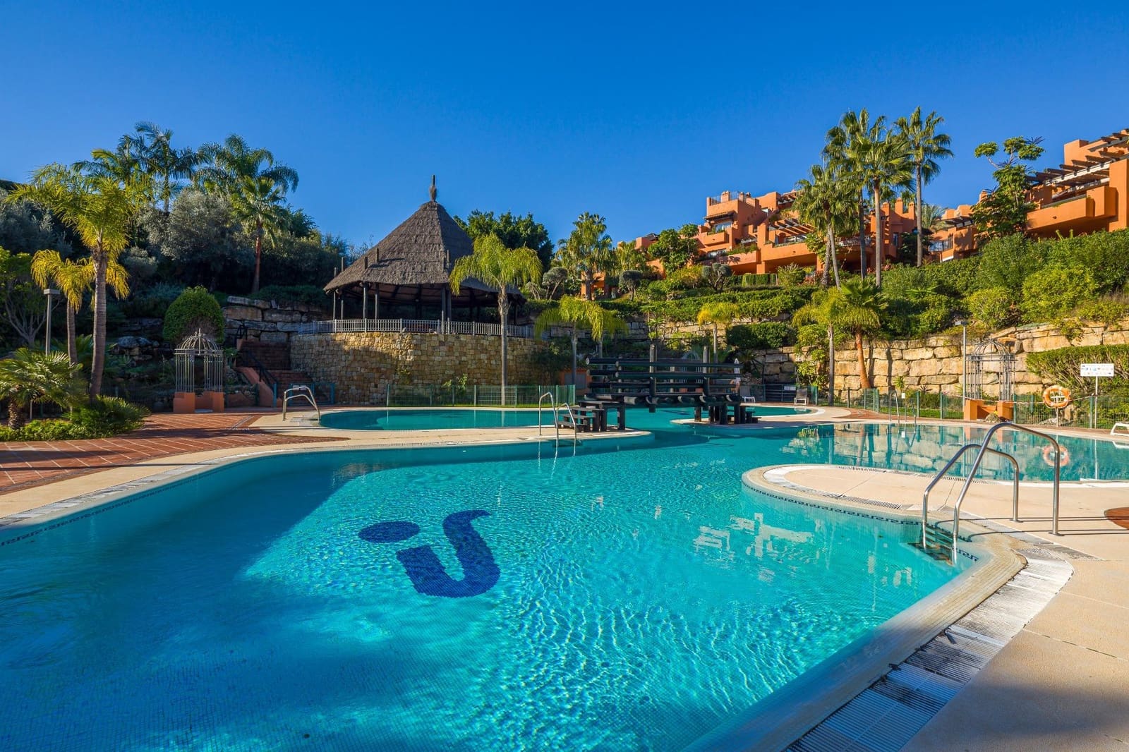 4 bedroom Apartment for sale in Marbella with pool garage - € 820,000 (Ref: 9765163)