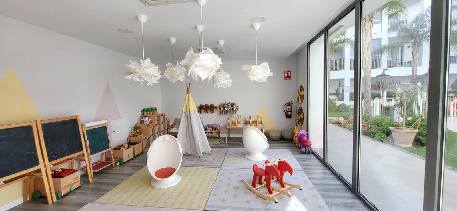 Apartamento de 2 habitaciones en San Pedro de Alcantara en venta con piscina garaje - 440.000 € (Ref: 9773354)