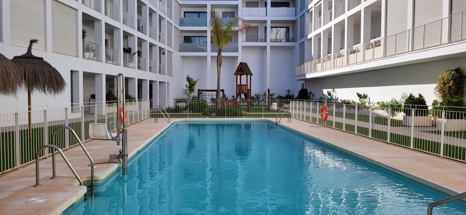 Apartamento de 2 habitaciones en San Pedro de Alcantara en venta con piscina garaje - 440.000 € (Ref: 9773354)
