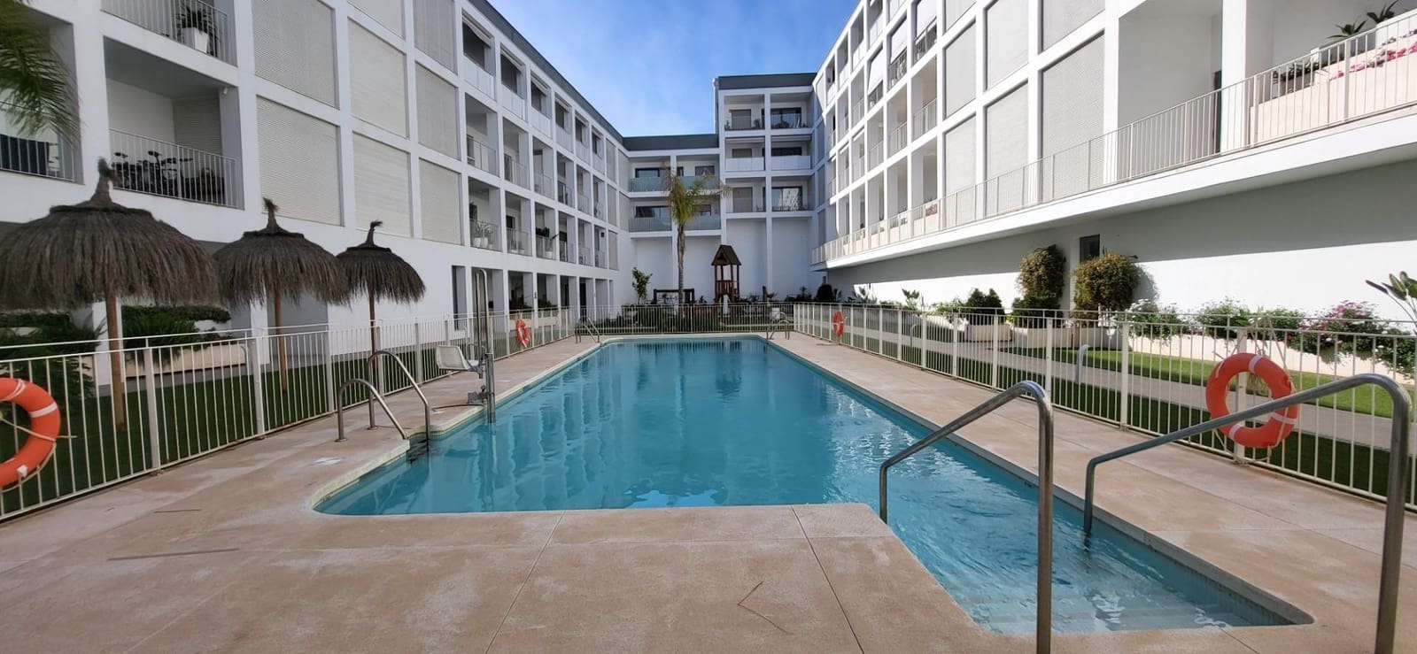 Apartamento de 2 habitaciones en San Pedro de Alcantara en venta con piscina garaje - 440.000 € (Ref: 9773354)