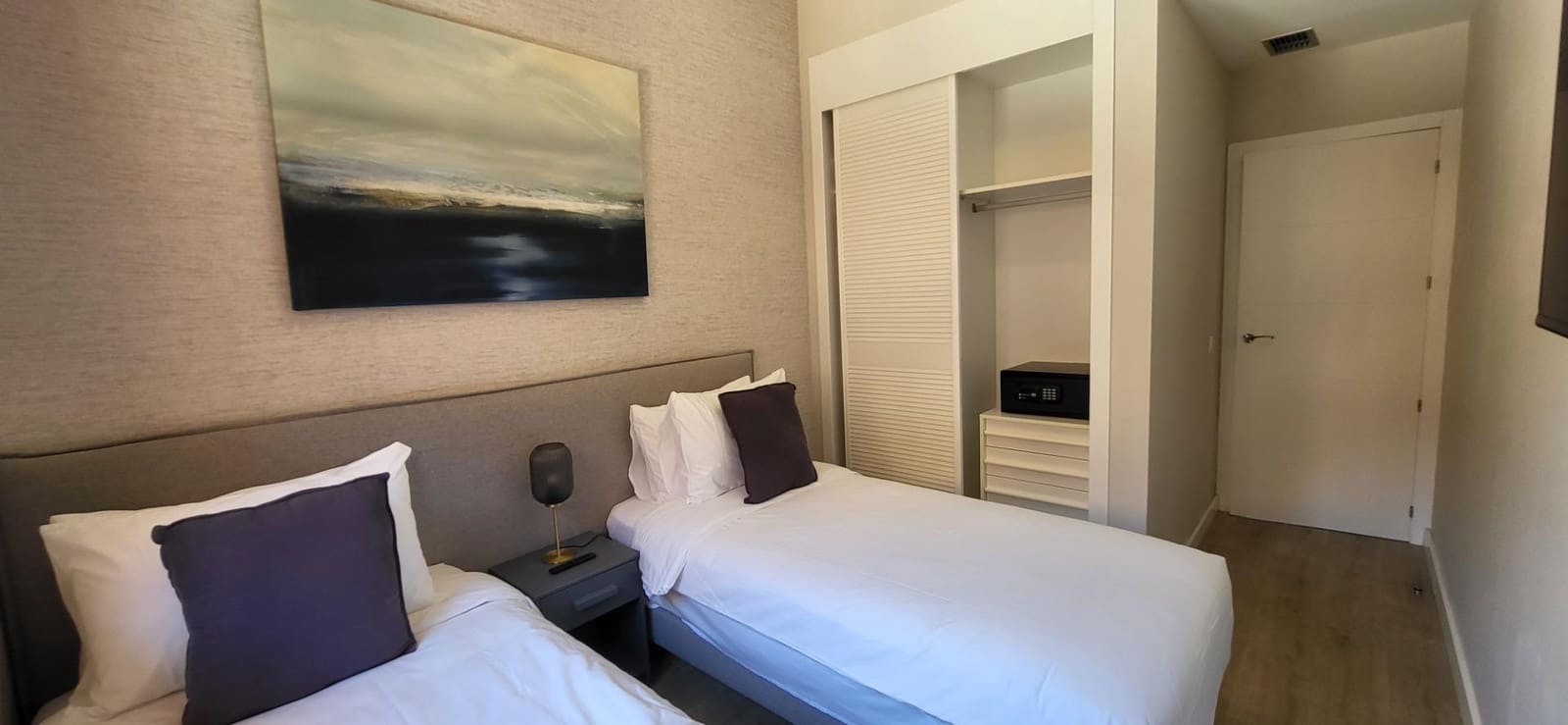 2 sypialnia Apartament na sprzedaż w Serranillos del Valle z basenem garażem - 259 000 € (Ref: 9778381)