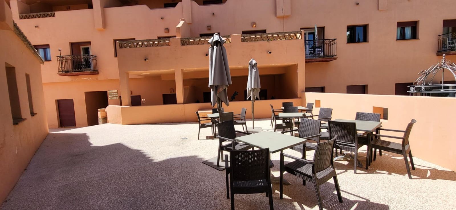 2 sypialnia Apartament na sprzedaż w Serranillos del Valle z basenem garażem - 259 000 € (Ref: 9778381)