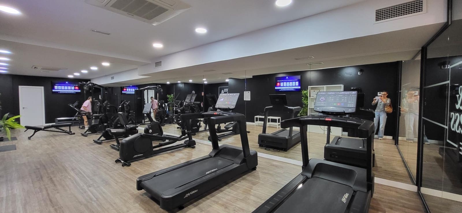 2 sypialnia Apartament na sprzedaż w Serranillos del Valle z basenem garażem - 259 000 € (Ref: 9778381)