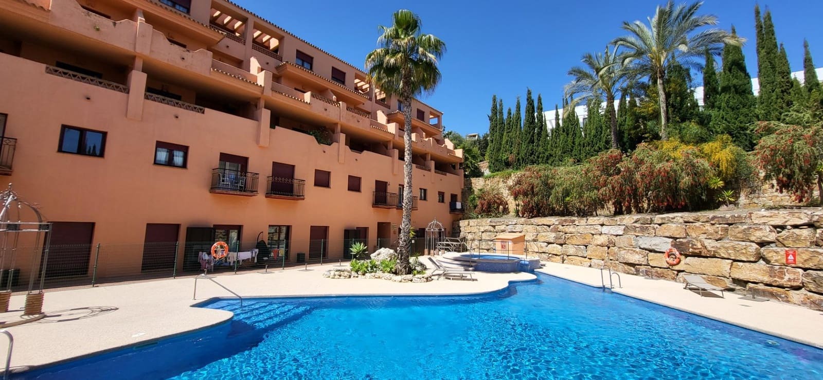 2 sypialnia Apartament na sprzedaż w Serranillos del Valle z basenem garażem - 259 000 € (Ref: 9778381)