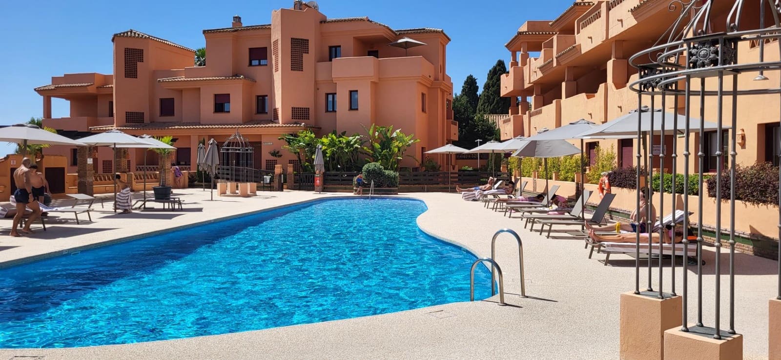 2 sypialnia Apartament na sprzedaż w Serranillos del Valle z basenem garażem - 259 000 € (Ref: 9778381)