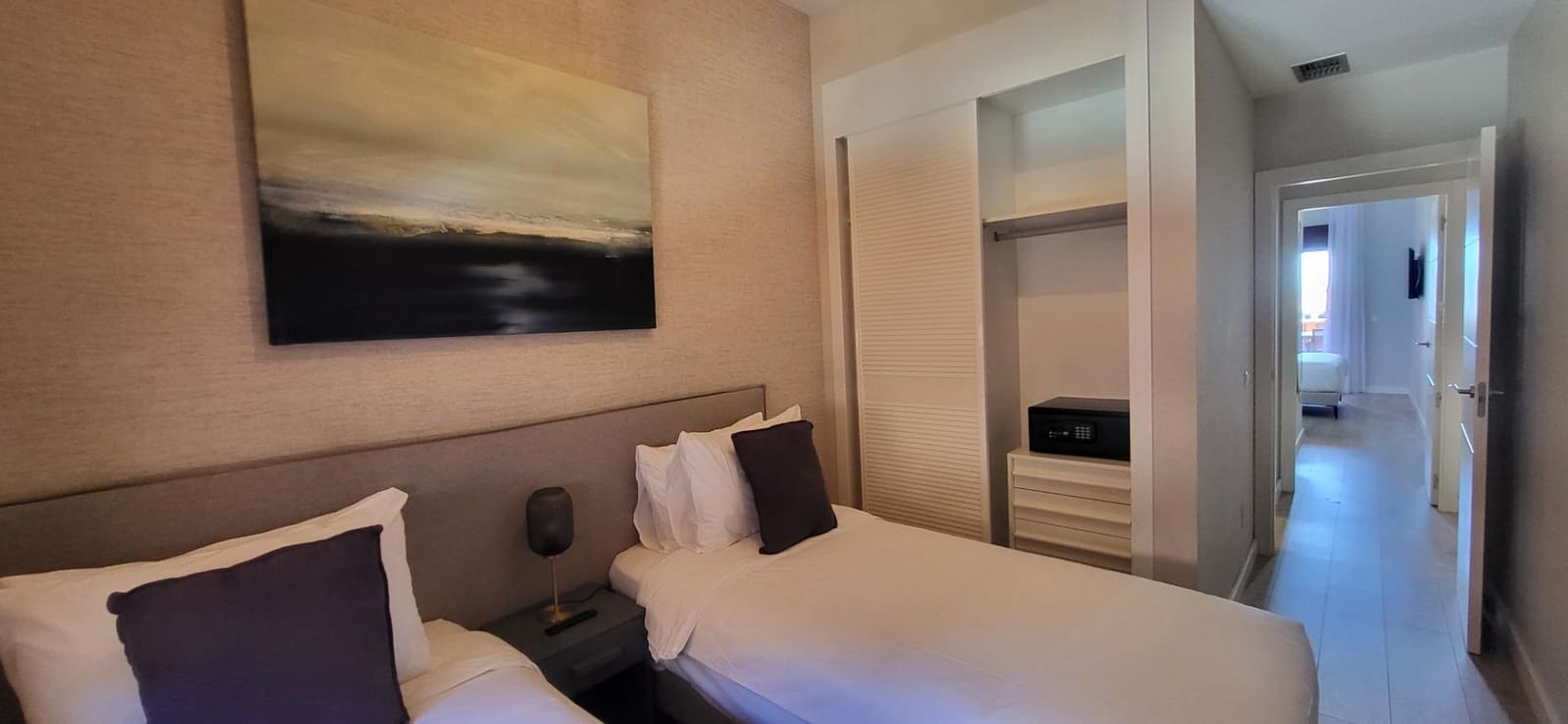 2 sypialnia Apartament na sprzedaż w Serranillos del Valle z basenem garażem - 259 000 € (Ref: 9778381)