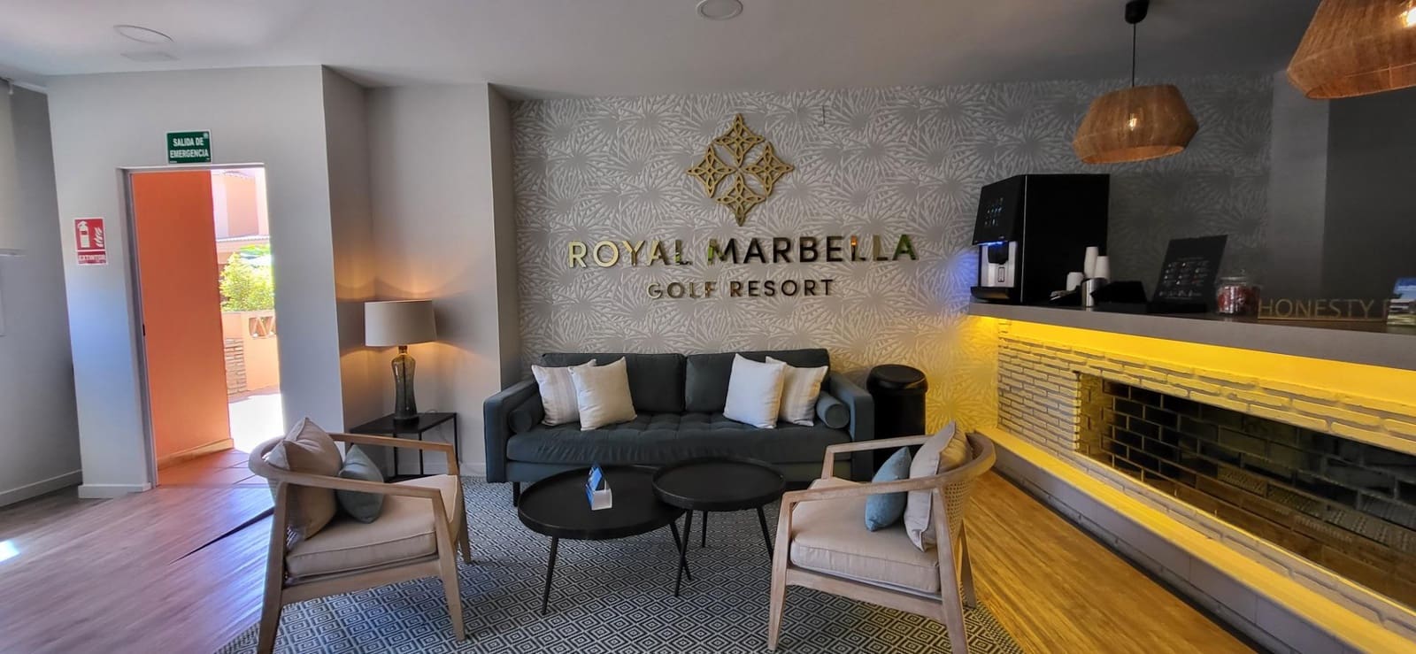 2 sypialnia Apartament na sprzedaż w Serranillos del Valle z basenem garażem - 259 000 € (Ref: 9778381)