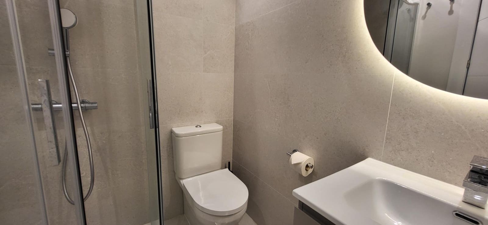 2 sypialnia Apartament na sprzedaż w Serranillos del Valle z basenem garażem - 259 000 € (Ref: 9778381)