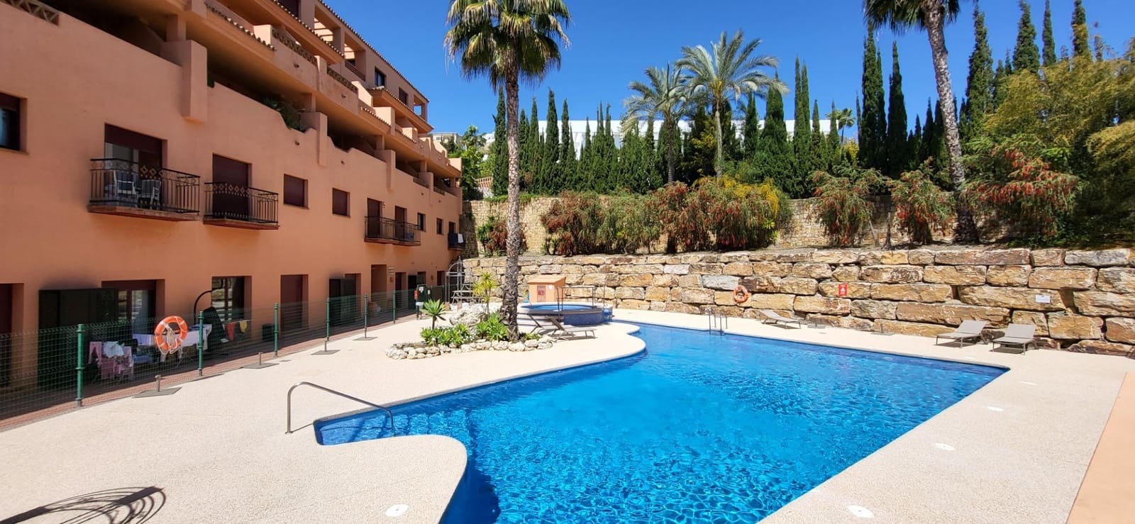 2 sypialnia Apartament na sprzedaż w Serranillos del Valle z basenem garażem - 259 000 € (Ref: 9778381)