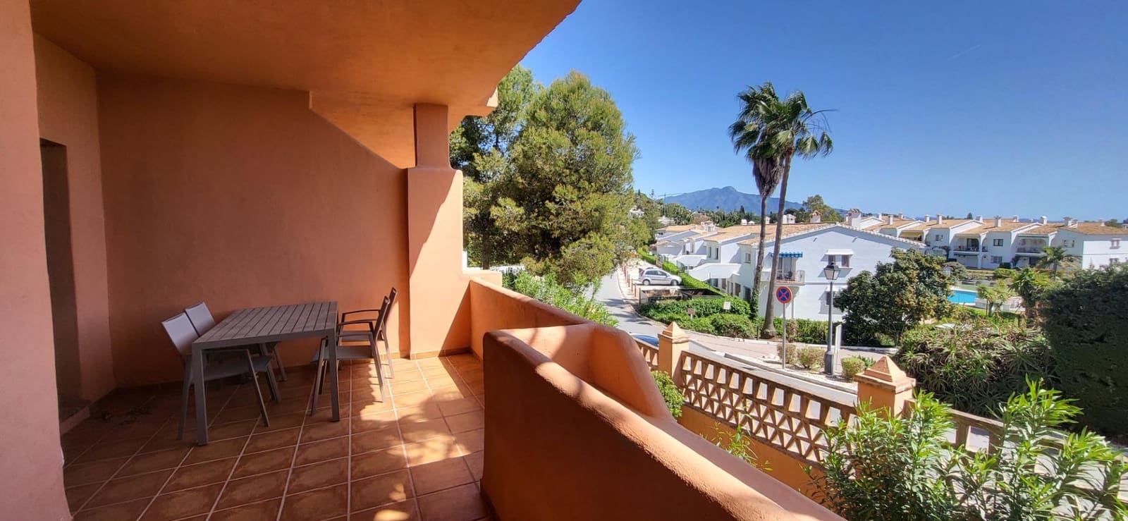 2 sypialnia Apartament na sprzedaż w Serranillos del Valle z basenem garażem - 259 000 € (Ref: 9778381)