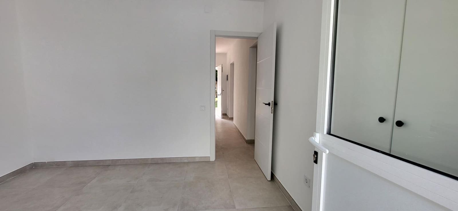 2 slaapkamer Rijtjeshuis te koop in Marbella met zwembad - € 490.000 (Ref: 9794919)