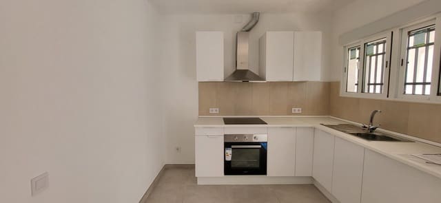 2 slaapkamer Rijtjeshuis te koop in Marbella met zwembad - € 490.000 (Ref: 9794919)