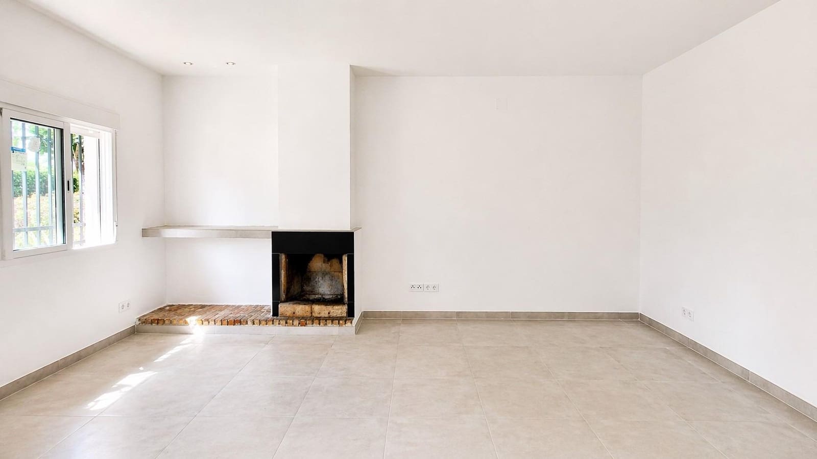 2 slaapkamer Rijtjeshuis te koop in Marbella met zwembad - € 490.000 (Ref: 9794919)