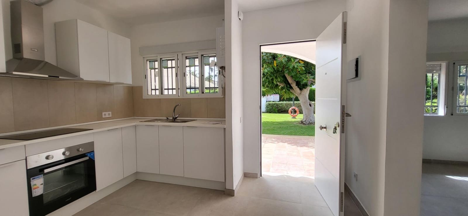 2 slaapkamer Rijtjeshuis te koop in Marbella met zwembad - € 490.000 (Ref: 9794919)
