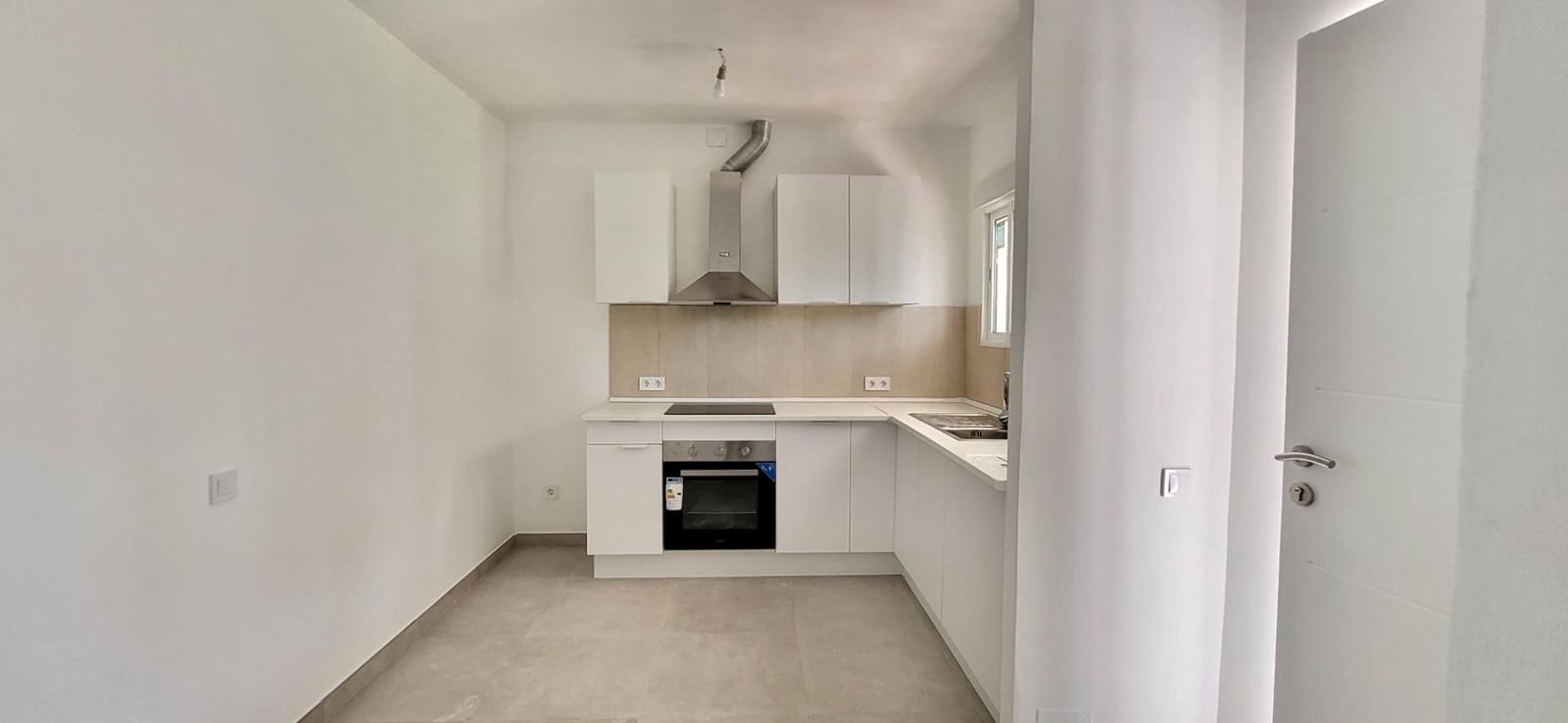 2 slaapkamer Rijtjeshuis te koop in Marbella met zwembad - € 490.000 (Ref: 9794919)