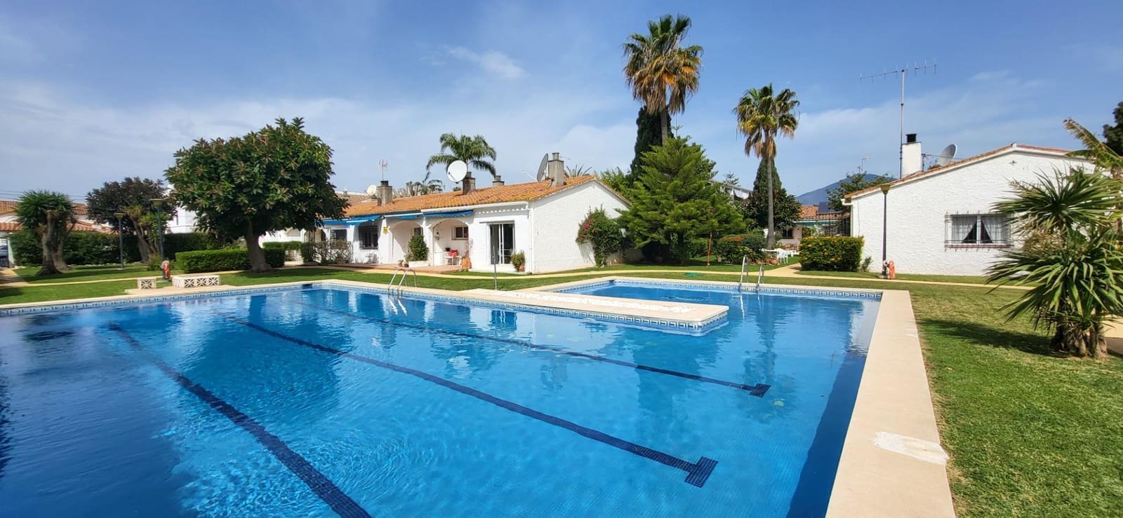 2 slaapkamer Rijtjeshuis te koop in Marbella met zwembad - € 490.000 (Ref: 9794919)