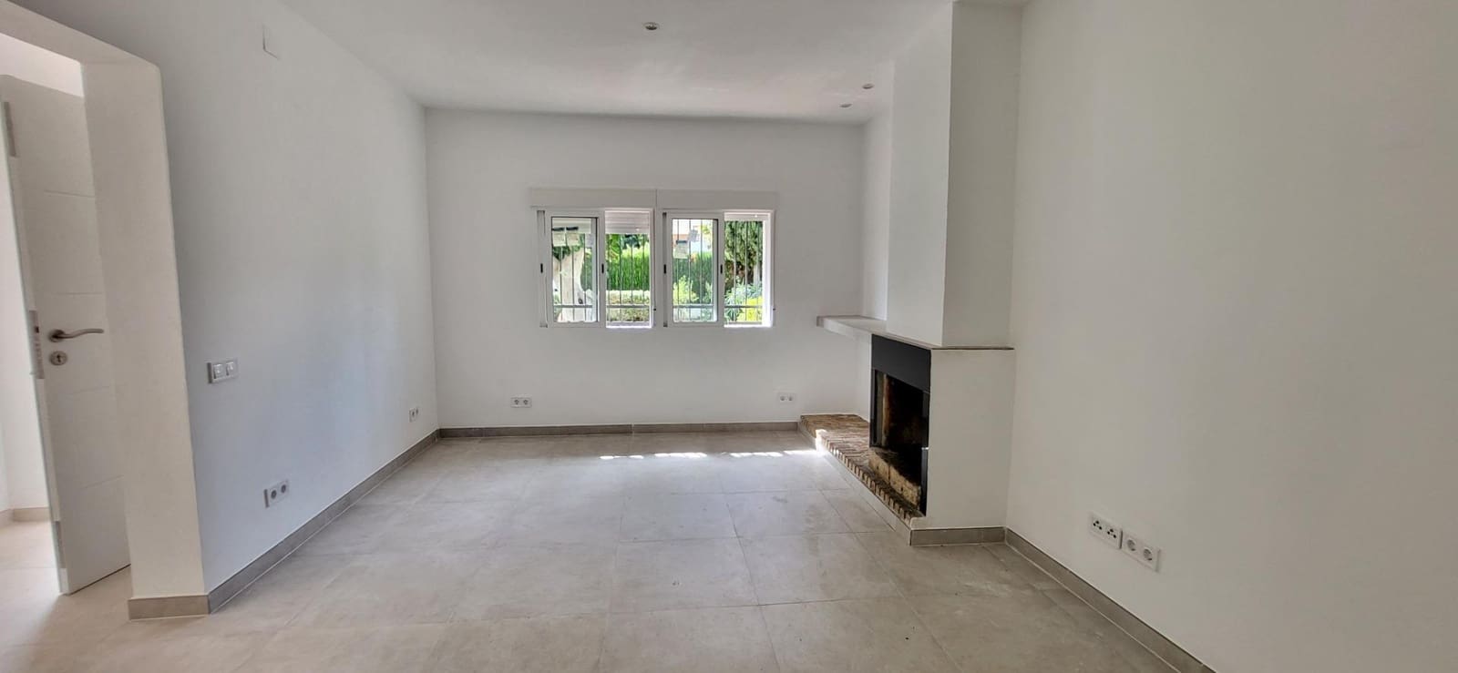 2 slaapkamer Rijtjeshuis te koop in Marbella met zwembad - € 490.000 (Ref: 9794919)