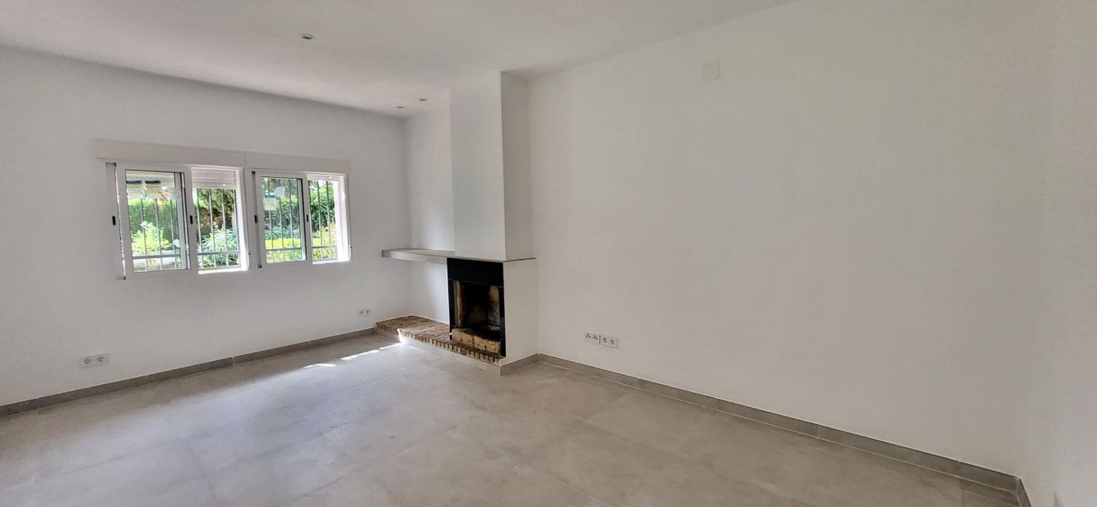 2 slaapkamer Rijtjeshuis te koop in Marbella met zwembad - € 490.000 (Ref: 9794919)