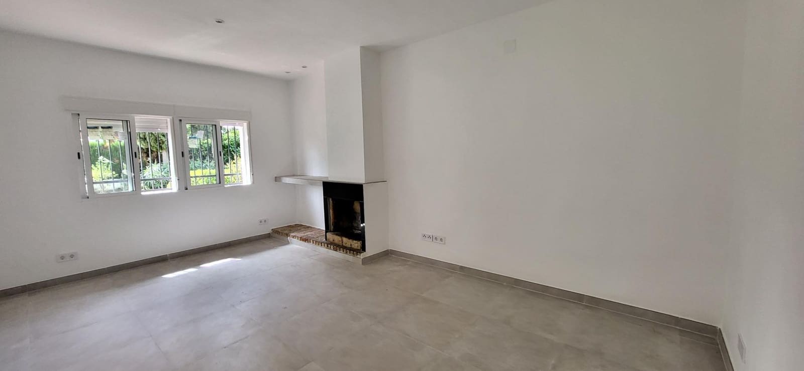 2 slaapkamer Rijtjeshuis te koop in Marbella met zwembad - € 490.000 (Ref: 9794919)
