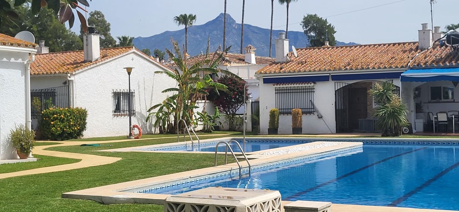 2 slaapkamer Rijtjeshuis te koop in Marbella met zwembad - € 490.000 (Ref: 9794919)