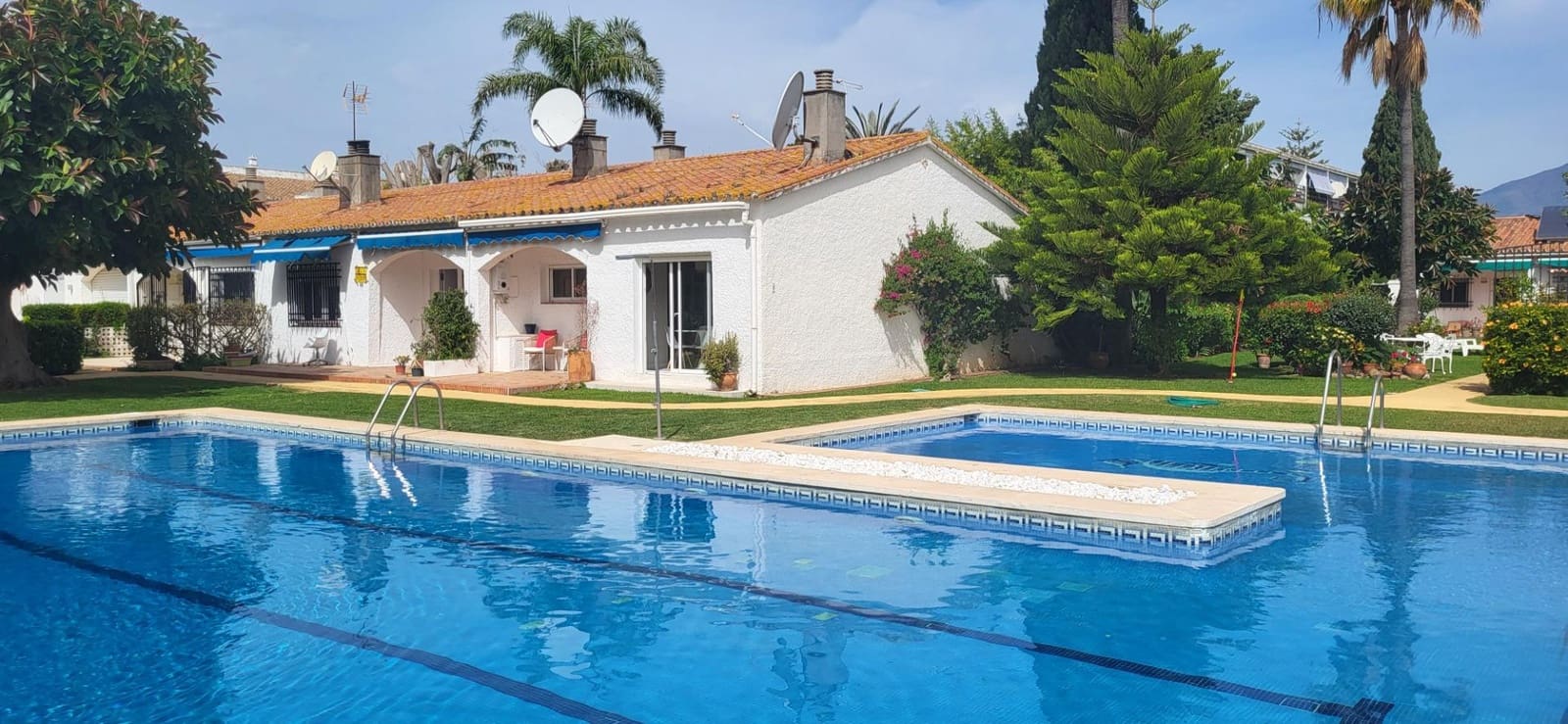 2 slaapkamer Rijtjeshuis te koop in Marbella met zwembad - € 490.000 (Ref: 9794919)
