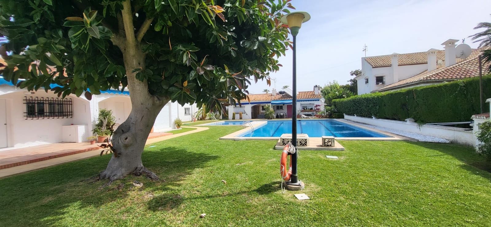 2 slaapkamer Rijtjeshuis te koop in Marbella met zwembad - € 490.000 (Ref: 9794919)