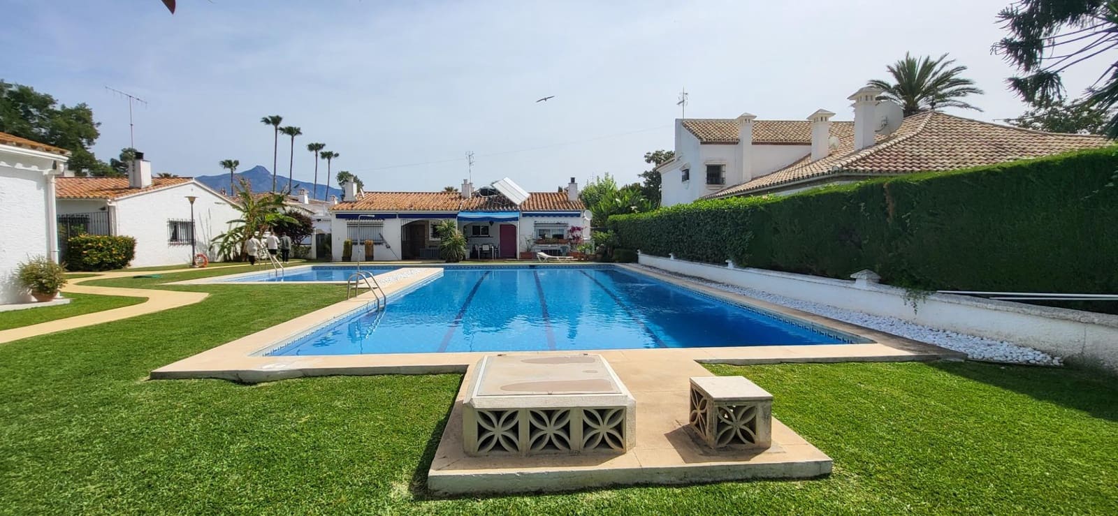 2 slaapkamer Rijtjeshuis te koop in Marbella met zwembad - € 490.000 (Ref: 9794919)