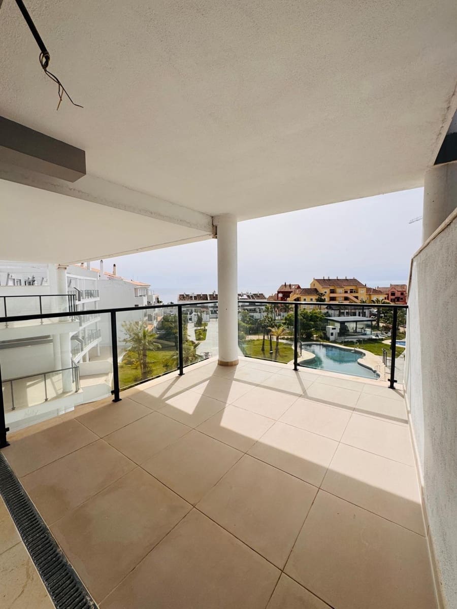 2 slaapkamer Appartement te koop in Manilva met zwembad garage - € 455.000 (Ref: 9804595)