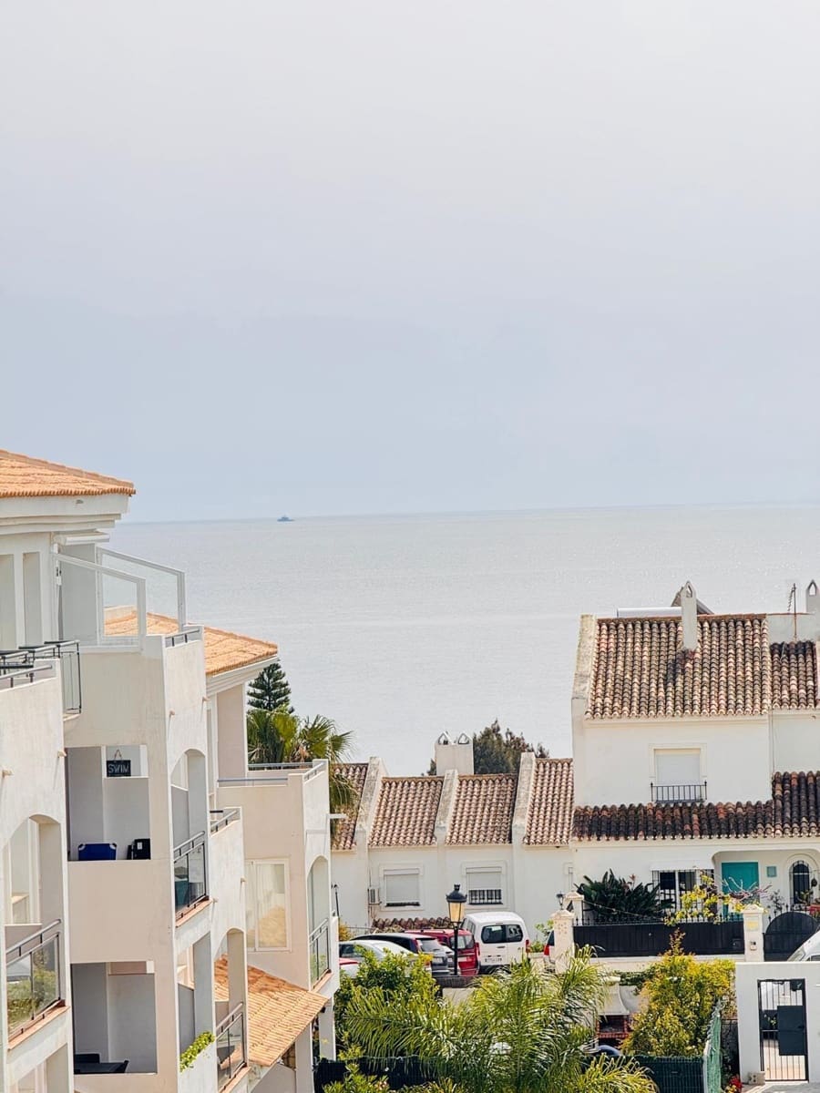 2 slaapkamer Appartement te koop in Manilva met zwembad garage - € 455.000 (Ref: 9804595)