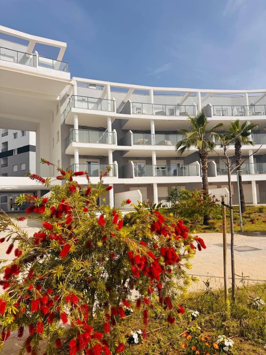 2 slaapkamer Appartement te koop in Manilva met zwembad garage - € 455.000 (Ref: 9804595)