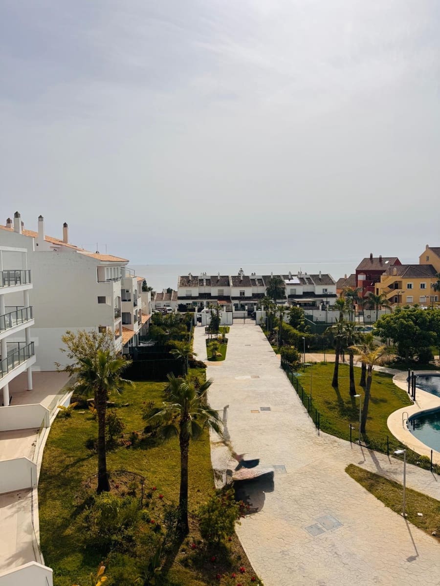 2 slaapkamer Appartement te koop in Manilva met zwembad garage - € 455.000 (Ref: 9804595)