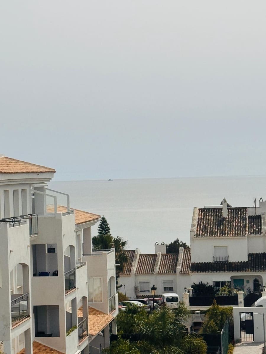 2 slaapkamer Appartement te koop in Manilva met zwembad garage - € 455.000 (Ref: 9804595)