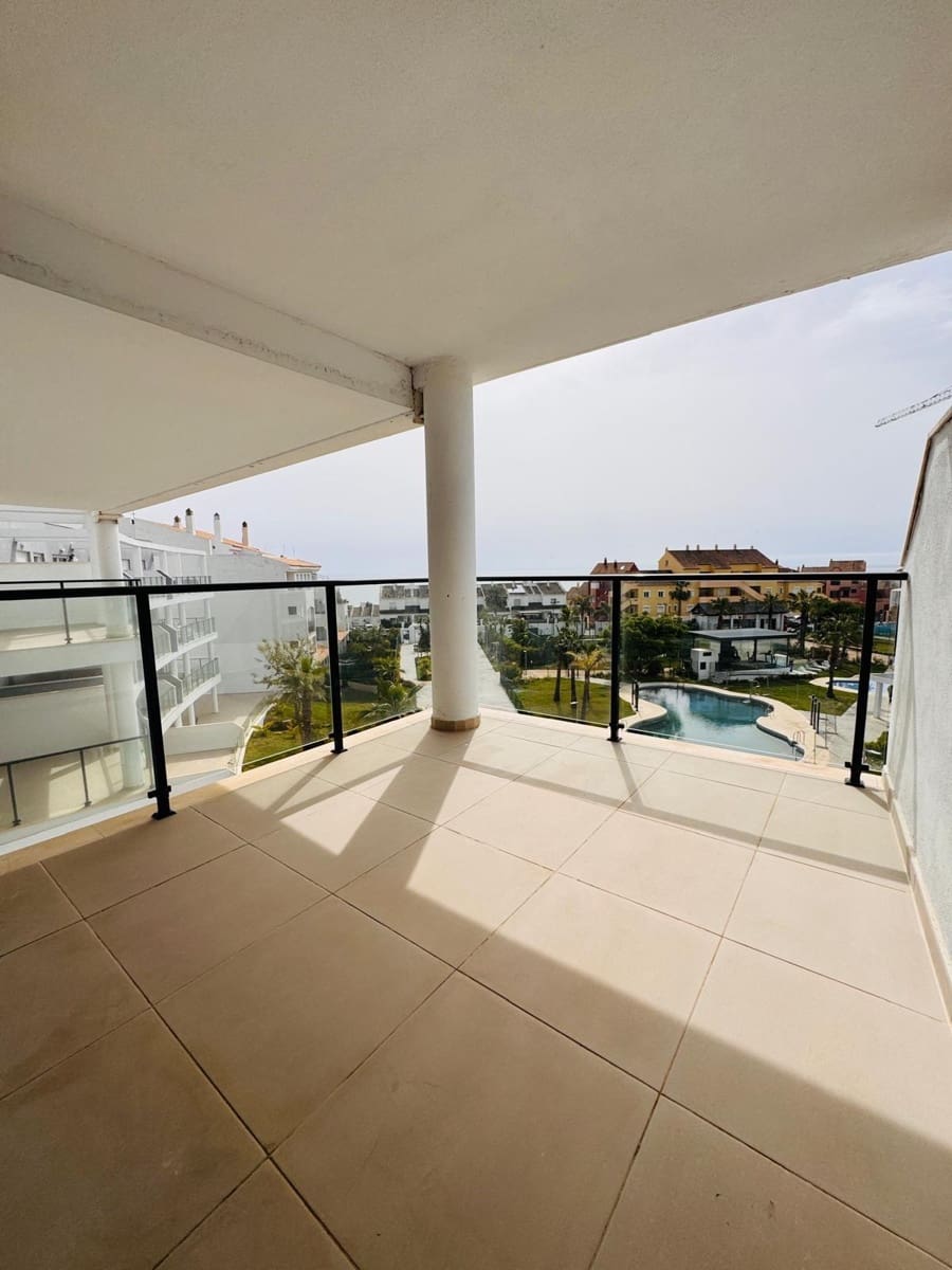 2 slaapkamer Appartement te koop in Manilva met zwembad garage - € 455.000 (Ref: 9804595)