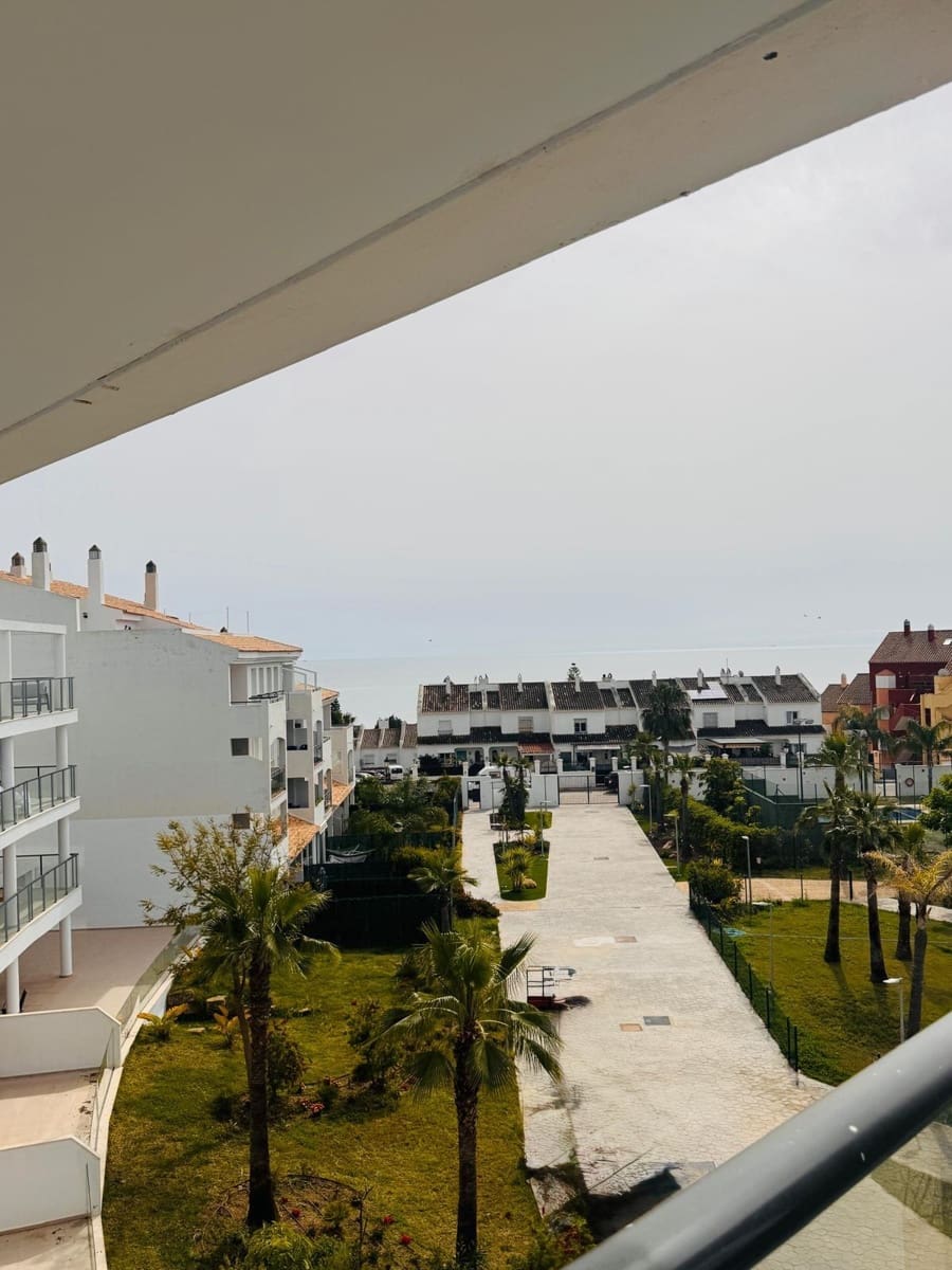 2 slaapkamer Appartement te koop in Manilva met zwembad garage - € 455.000 (Ref: 9804595)