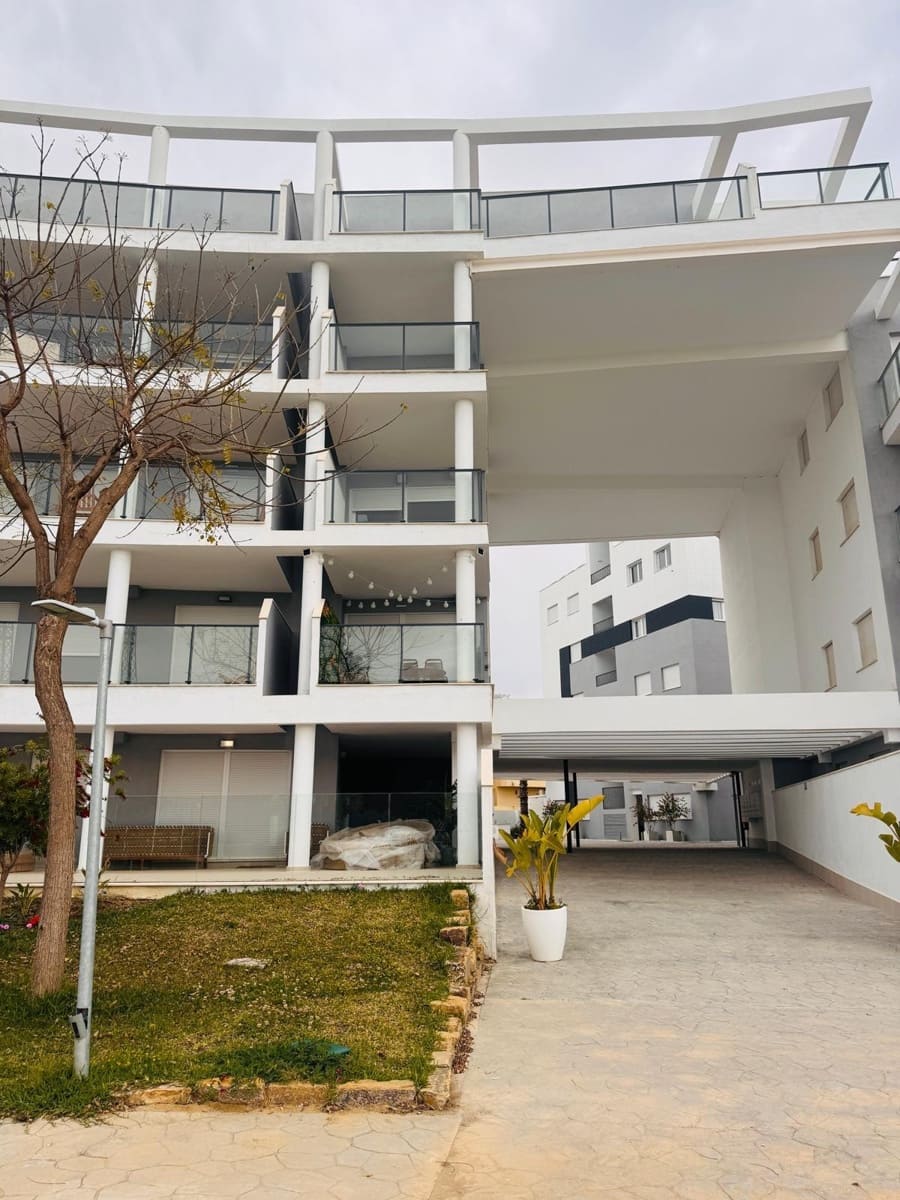 2 slaapkamer Appartement te koop in Manilva met zwembad garage - € 455.000 (Ref: 9804595)