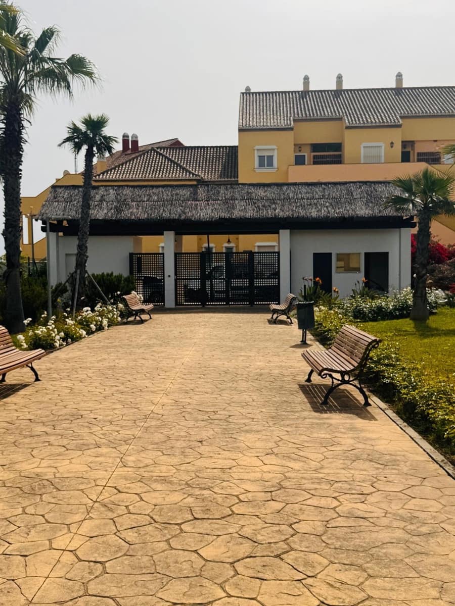 2 slaapkamer Appartement te koop in Manilva met zwembad garage - € 455.000 (Ref: 9804595)