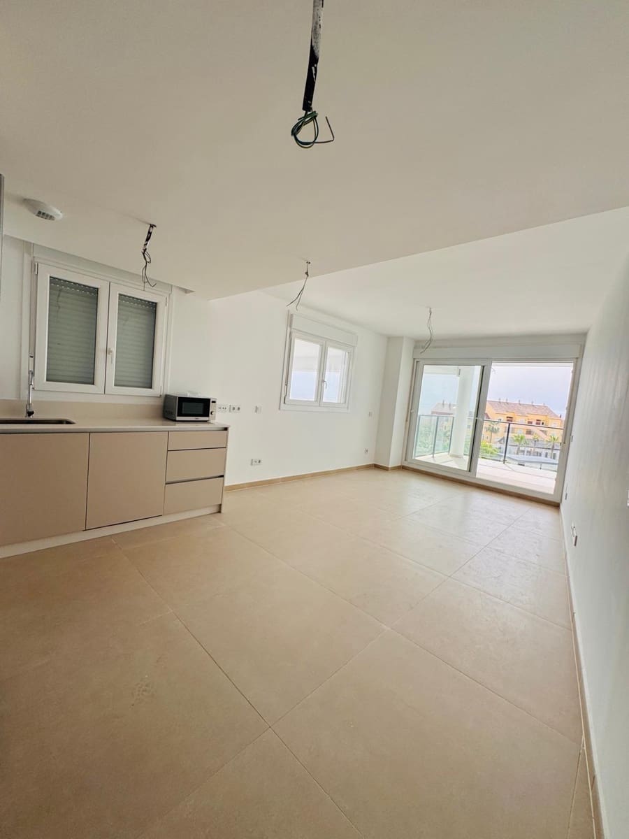 2 soverom Leilighet til salgs i Manilva med svømmebasseng garasje - € 399 000 (Ref: 9804595)