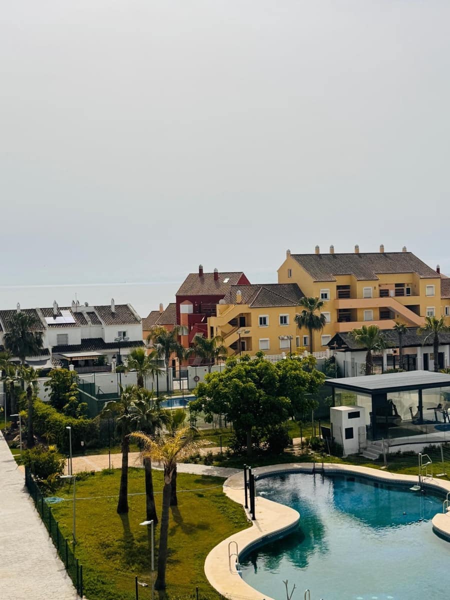 2 soverom Leilighet til salgs i Manilva med svømmebasseng garasje - € 399 000 (Ref: 9804595)