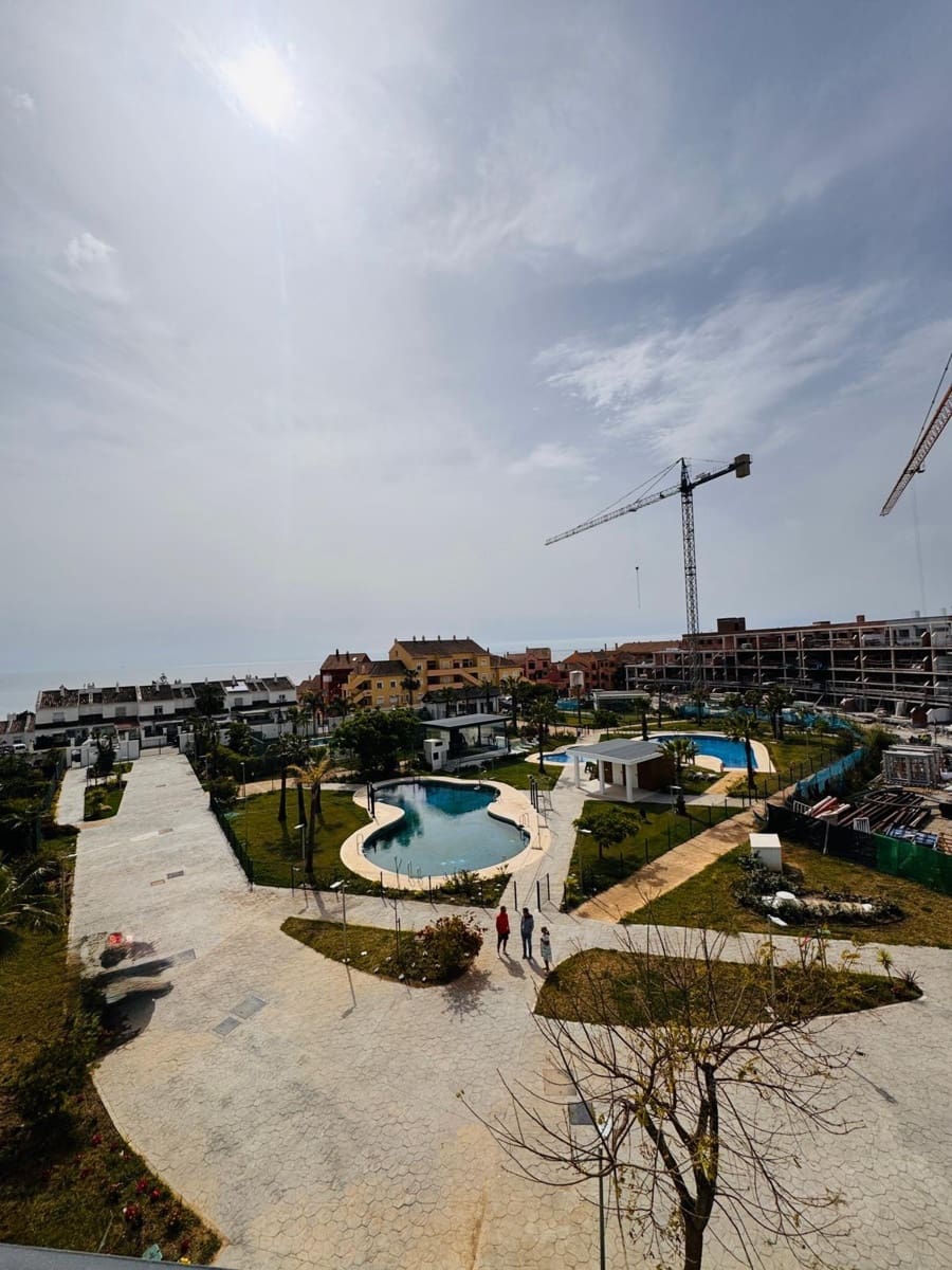 2 soverom Leilighet til salgs i Manilva med svømmebasseng garasje - € 399 000 (Ref: 9804595)