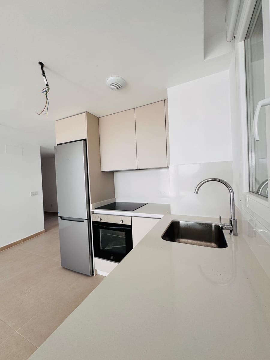 2 soverom Leilighet til salgs i Manilva med svømmebasseng garasje - € 399 000 (Ref: 9804595)