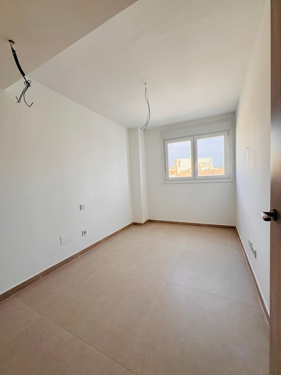 2 soverom Leilighet til salgs i Manilva med svømmebasseng garasje - € 399 000 (Ref: 9804595)