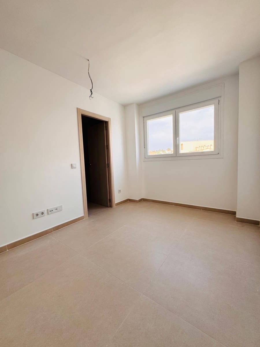 2 soverom Leilighet til salgs i Manilva med svømmebasseng garasje - € 399 000 (Ref: 9804595)