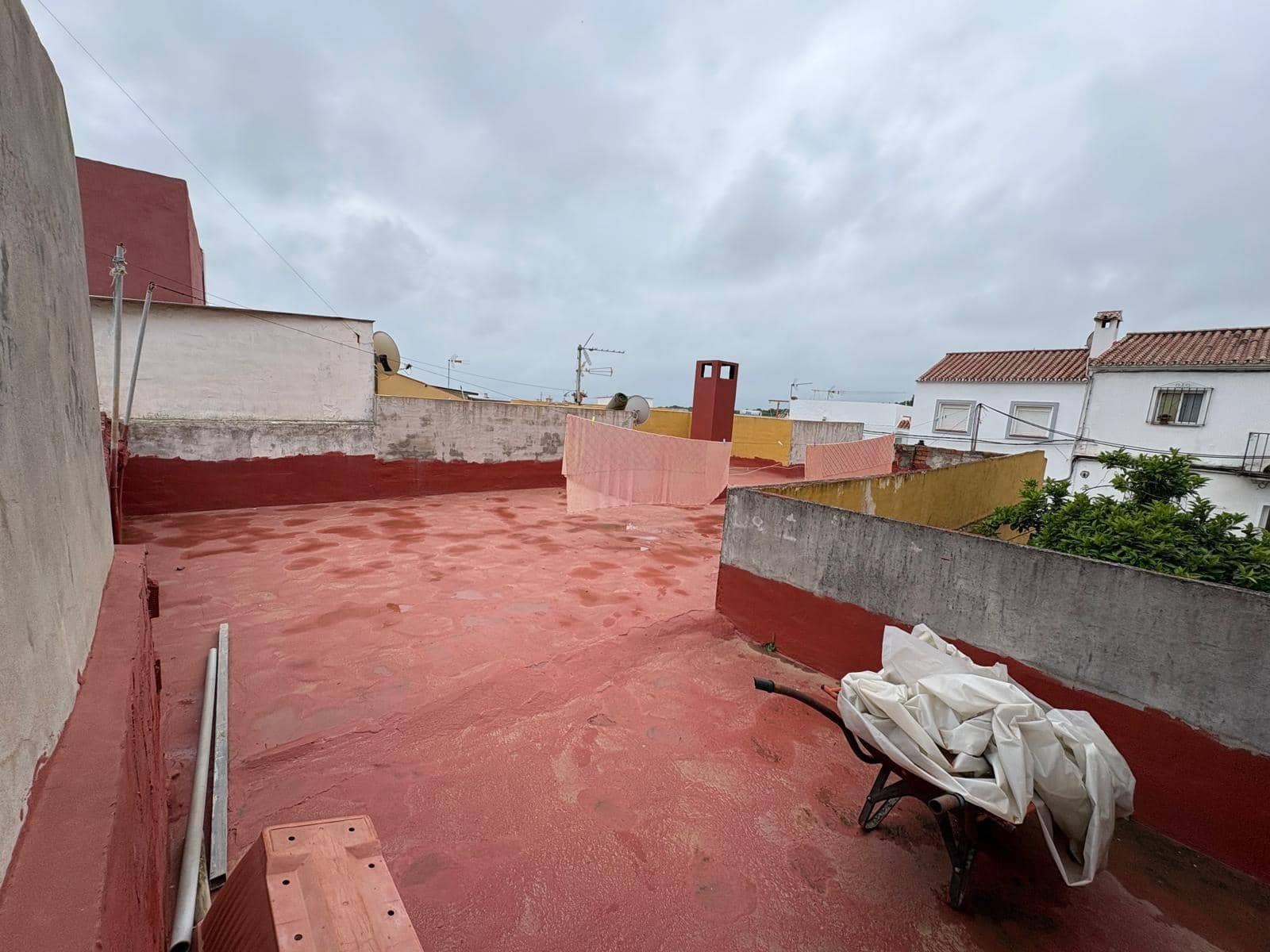 2 bedroom Semi-detached Villa for rent in Guadiaro - € 700 (Ref: 9818120)