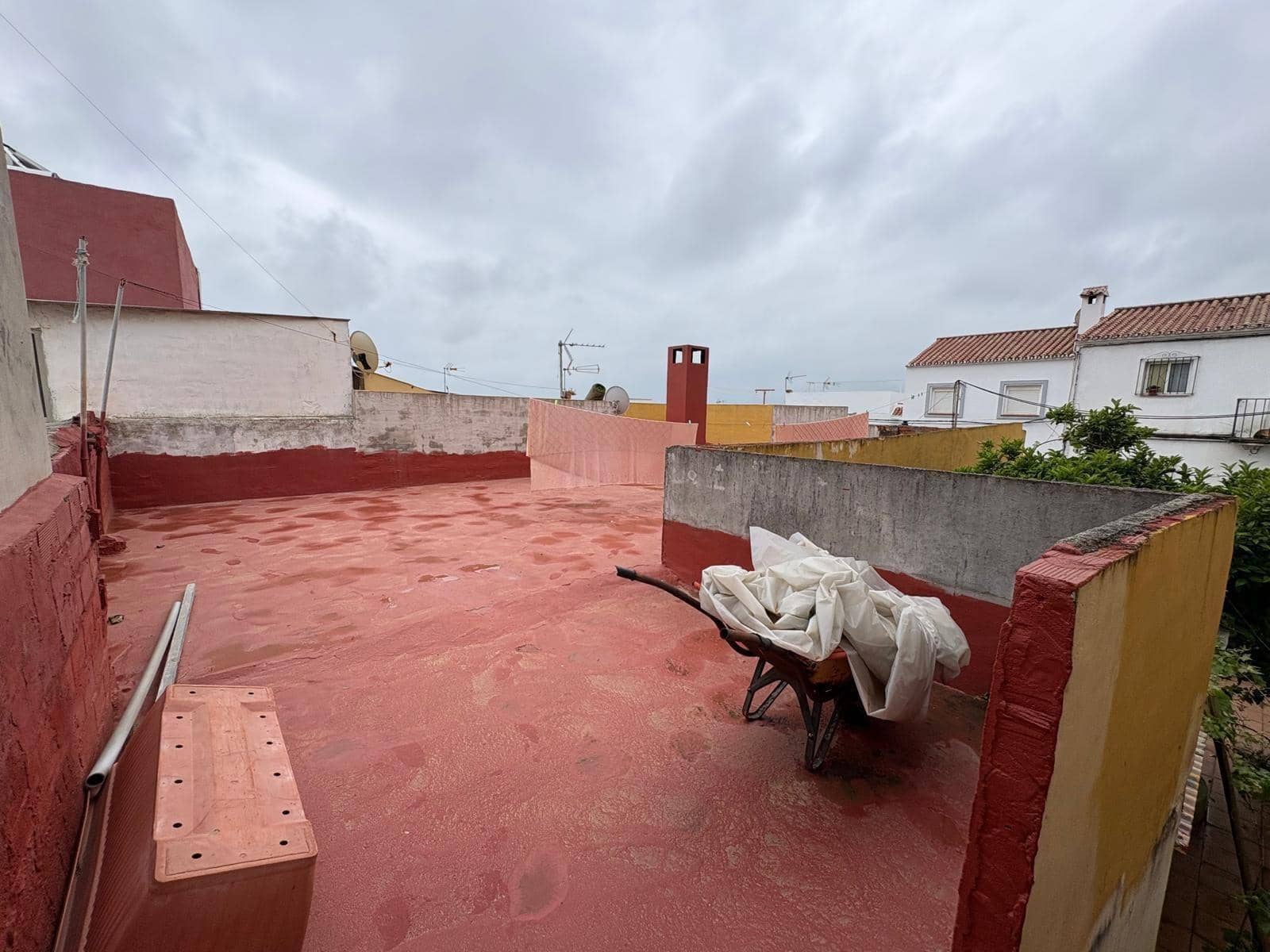 2 bedroom Semi-detached Villa for rent in Guadiaro - € 700 (Ref: 9818120)