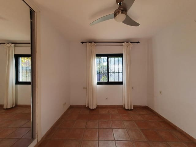 4 makuuhuone Huvila vuokrattavana paikassa Marbella mukana uima-altaan 
autotalli - 5 000 € (Ref: 9820423)